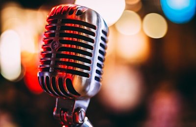 吃瓜大赛每日：某知名歌手演唱会假唱被实锤，观众现场录音曝光
