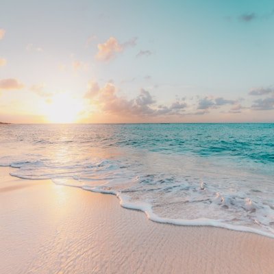 吃瓜大赛每日：某明星度假私人海滩照流出